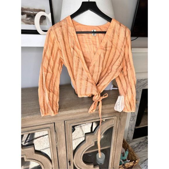 C64 NEEM Living NWT NL Cara Top Muddy Rose Wrap Crop Top V Neck Size Small - Picture 1 of 10